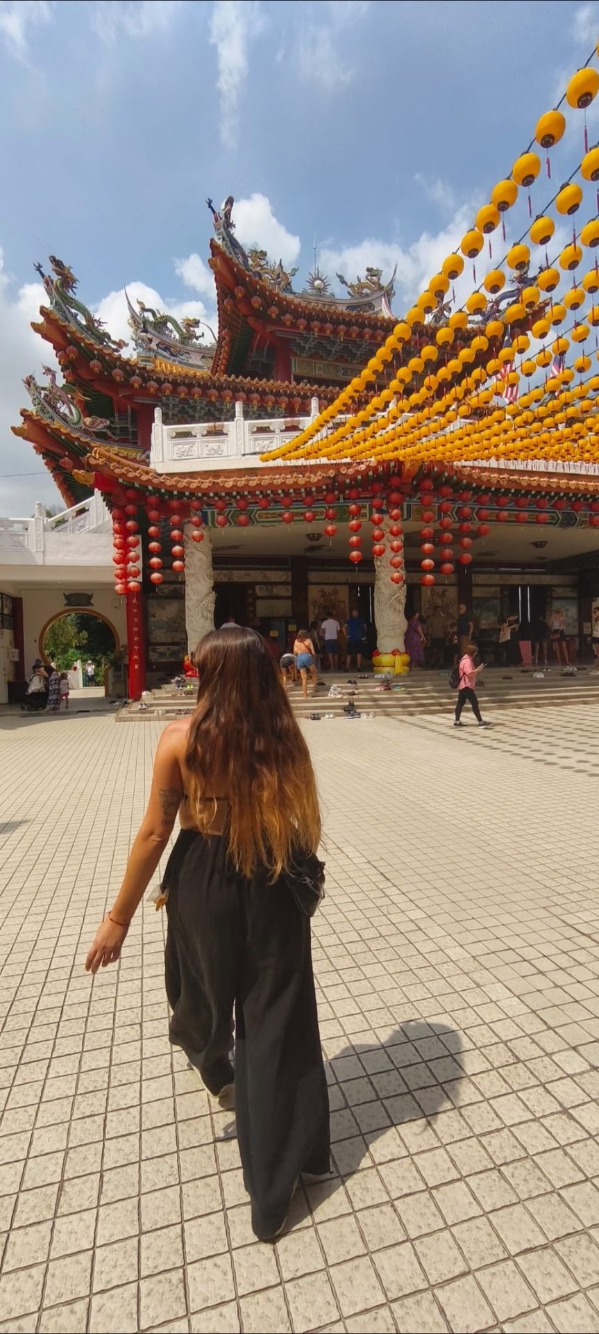 Cora viajando por Asia